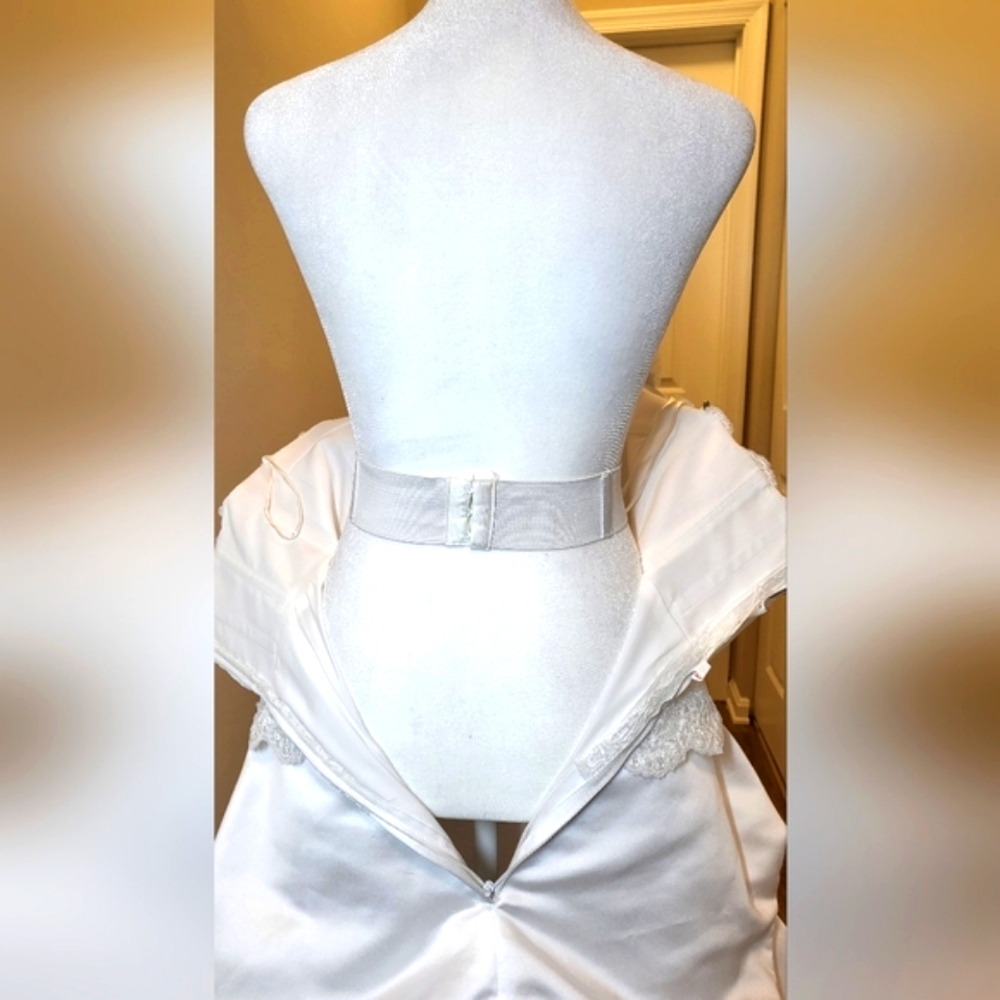 Da Vinci Modern Romantic White Orchid Boutique Gown Dress - Picture 15 of 16